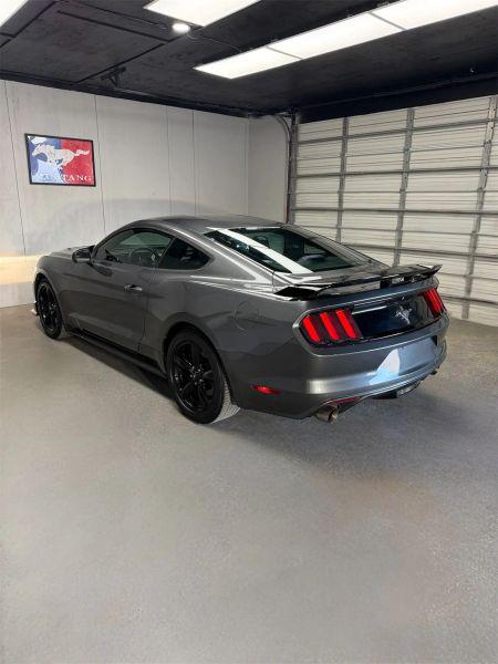 2016 Ford Mustang V6