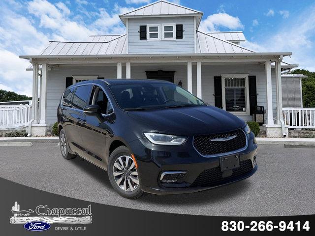 2023 Chrysler Pacifica Hybrid Touring L for sale in Devine, TX