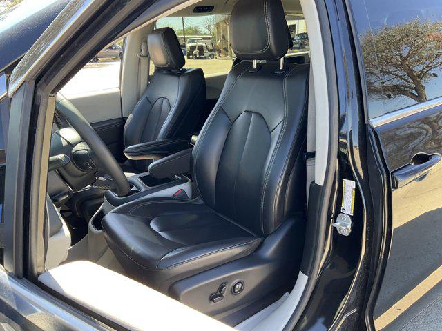 2023 Chrysler Pacifica Hybrid Touring L