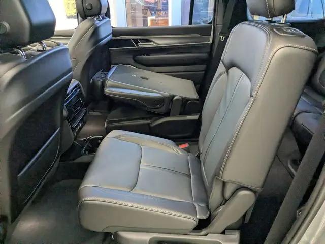 2026 Jeep Grand Wagoneer 4x2