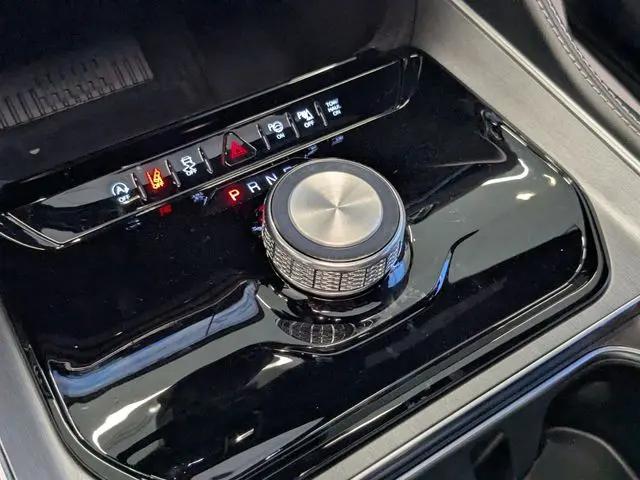 2026 Jeep Grand Wagoneer 4x2