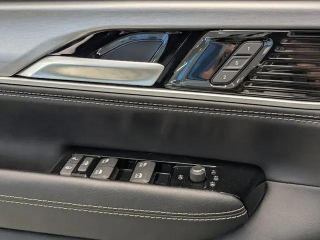 2026 Jeep Grand Wagoneer 4x2