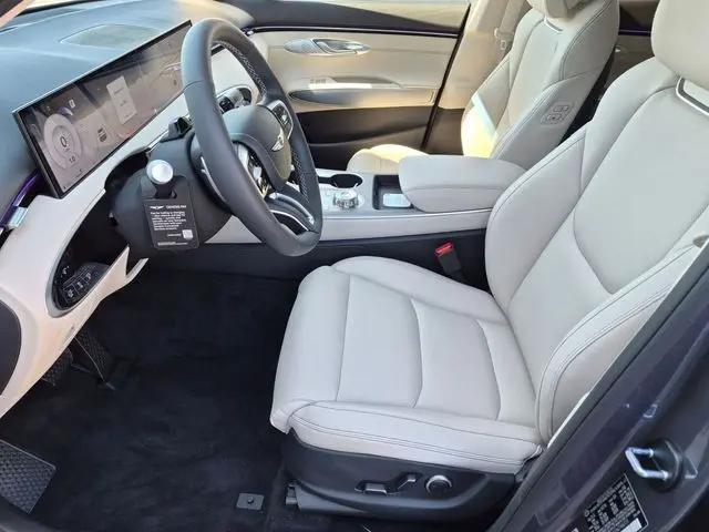 2026 Genesis GV70 2.5T Select