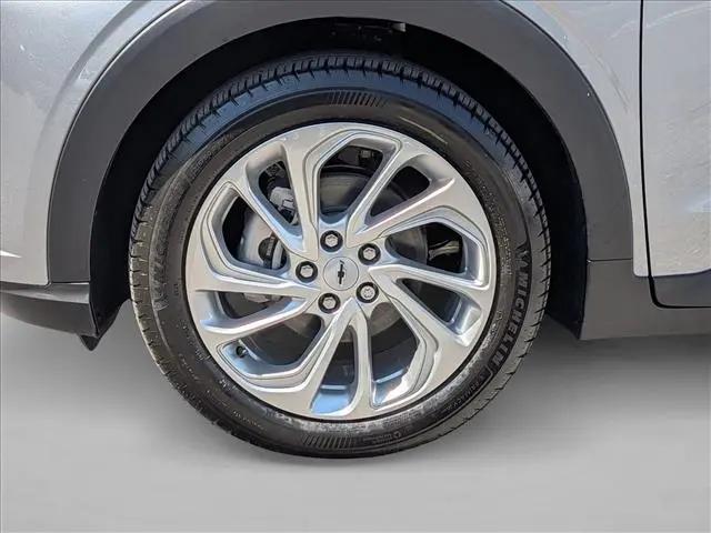 2027 Chevrolet Bolt LT FWD