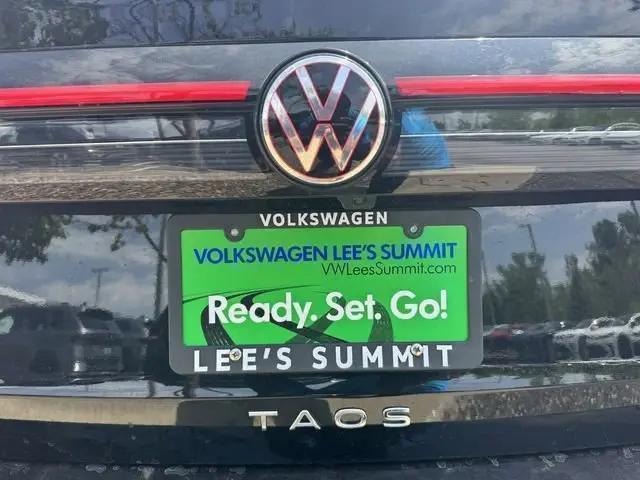 2026 Volkswagen Taos SE Black
