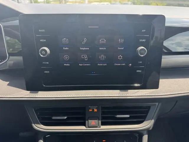 2026 Volkswagen Taos SE Black
