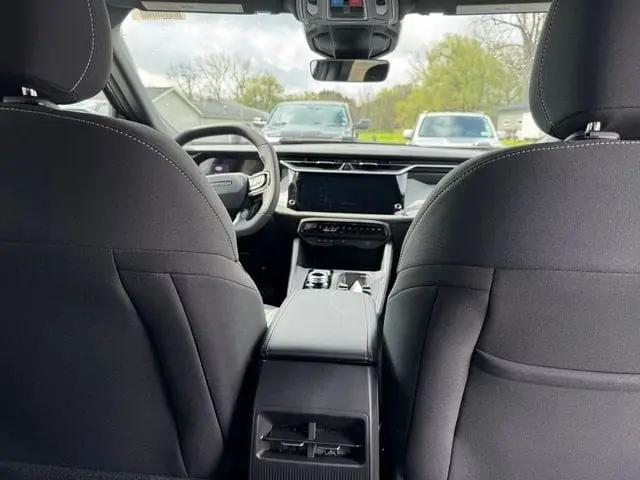 2026 Jeep Cherokee Laredo 4x4