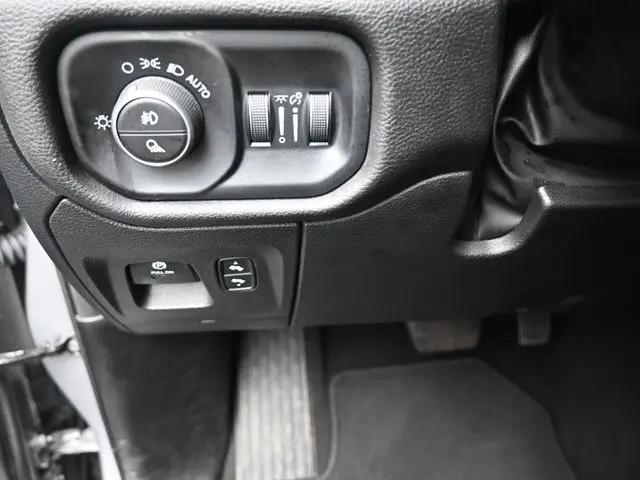 2025 Ram 1500 Big Horn Crew Cab 4x4 5'7" Box