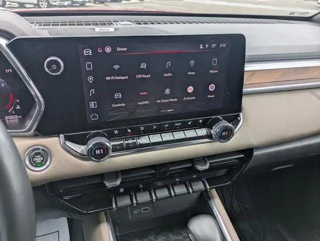 2023 GMC Canyon 4WD Crew Cab Short Box Denali