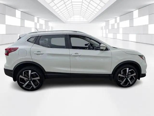 2022 Nissan Rogue Sport SL FWD Xtronic CVT