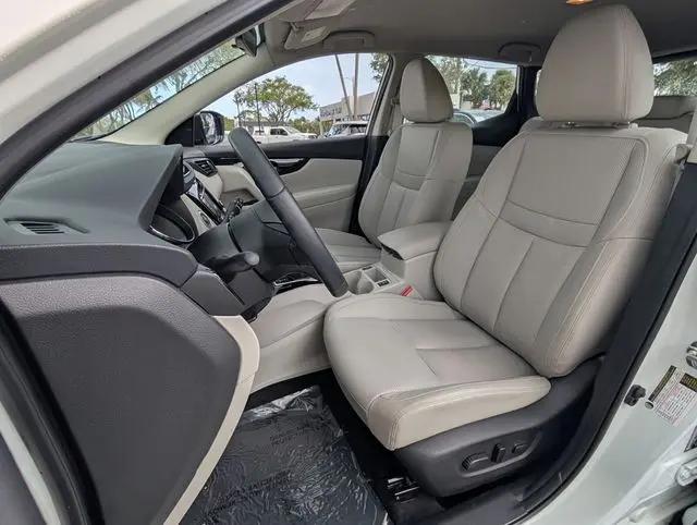 2022 Nissan Rogue Sport SL FWD Xtronic CVT