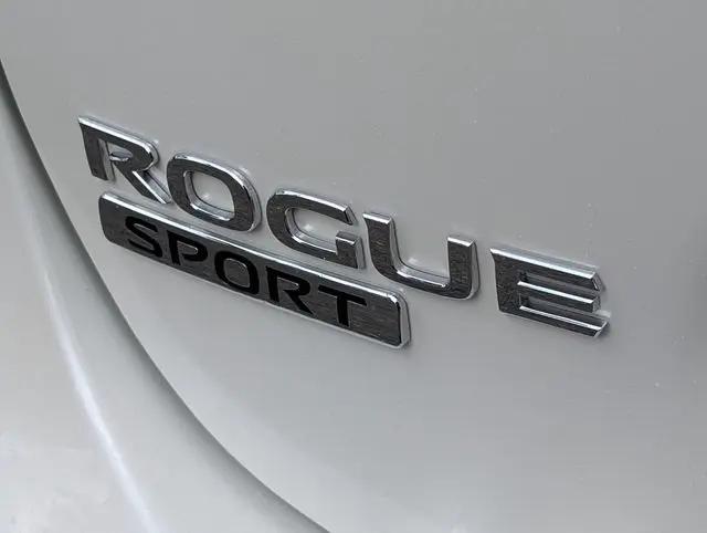 2022 Nissan Rogue Sport SL FWD Xtronic CVT