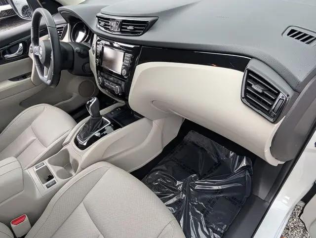 2022 Nissan Rogue Sport SL FWD Xtronic CVT