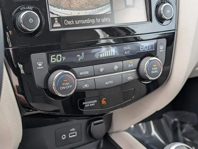2022 Nissan Rogue Sport SL FWD Xtronic CVT