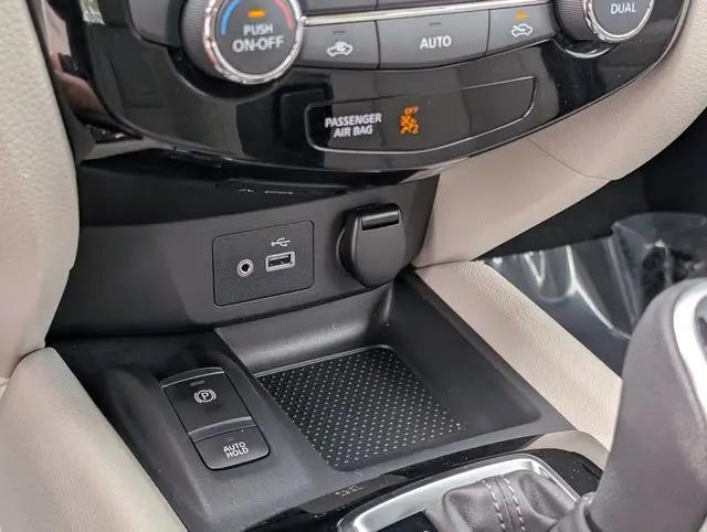 2022 Nissan Rogue Sport SL FWD Xtronic CVT