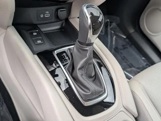 2022 Nissan Rogue Sport SL FWD Xtronic CVT