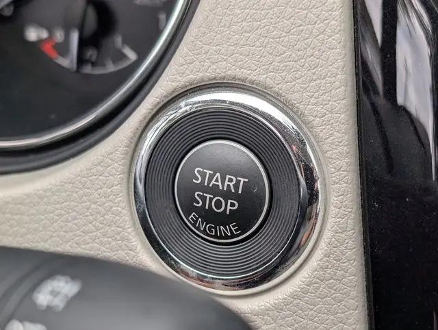 2022 Nissan Rogue Sport SL FWD Xtronic CVT