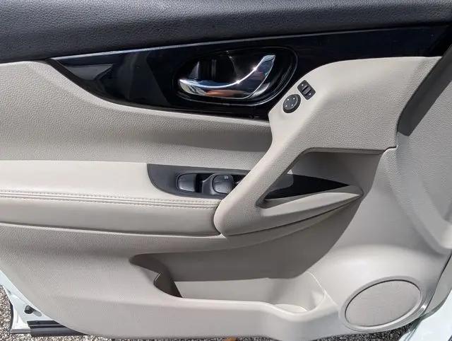 2022 Nissan Rogue Sport SL FWD Xtronic CVT
