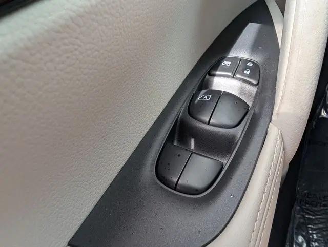 2022 Nissan Rogue Sport SL FWD Xtronic CVT