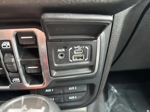 2025 Jeep Wrangler 4-Door Summit 4x4