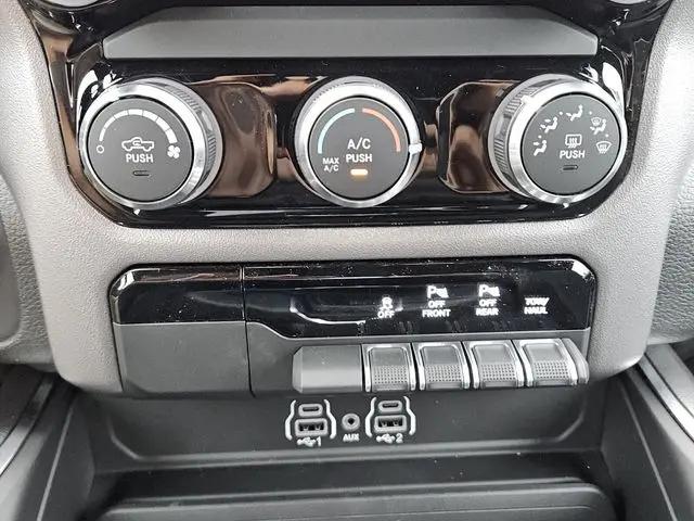 2026 Ram 1500 Express Crew Cab 4x4 5'7" Box