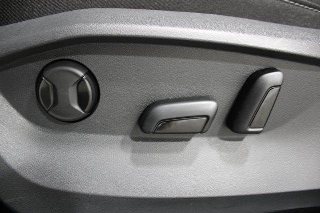 2026 Volkswagen Taos SE Black