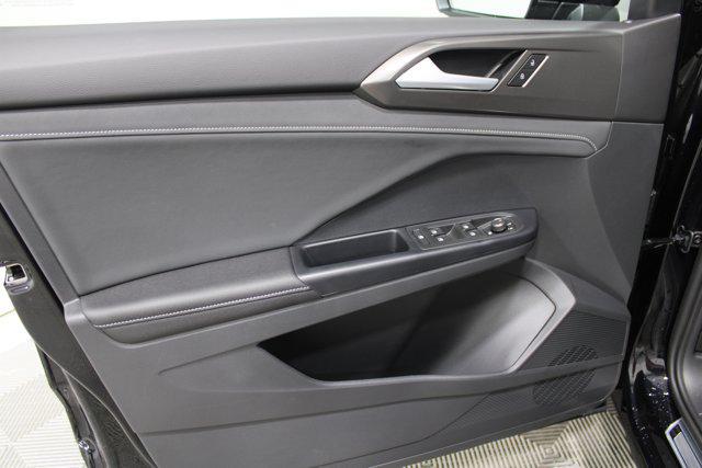 2026 Volkswagen Taos SE Black