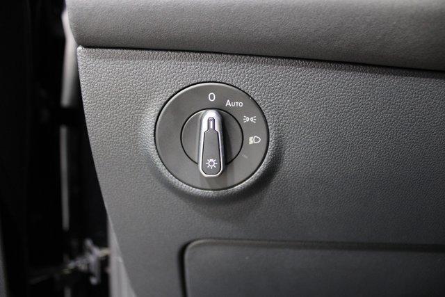 2026 Volkswagen Taos SE Black