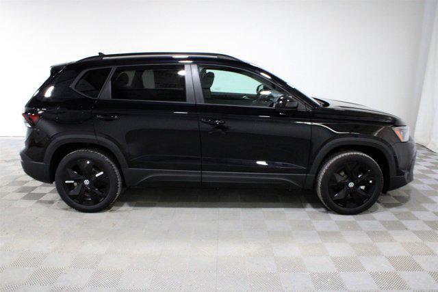 2026 Volkswagen Taos SE Black