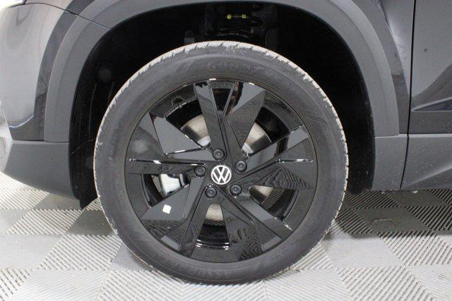 2026 Volkswagen Taos SE Black