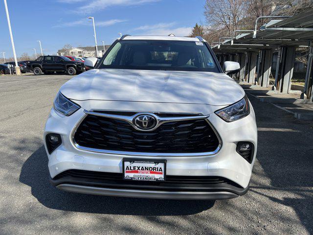 2026 Toyota Highlander Hybrid Platinum