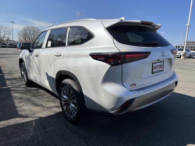 2026 Toyota Highlander Hybrid Platinum