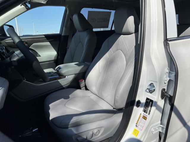 2026 Toyota Highlander Hybrid Platinum