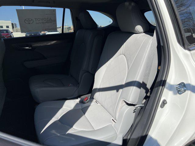 2026 Toyota Highlander Hybrid Platinum