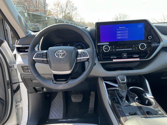 2026 Toyota Highlander Hybrid Platinum