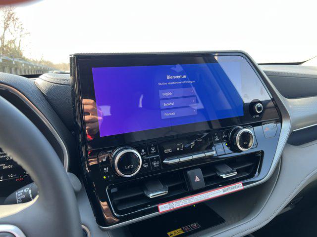 2026 Toyota Highlander Hybrid Platinum