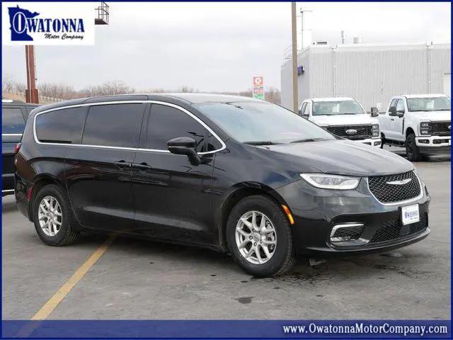 2023 Chrysler Pacifica Touring L for sale in Owatonna, MN