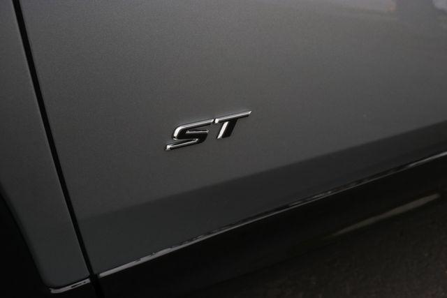 2026 Buick NV Sport Touring FWD