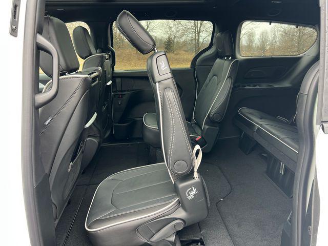 2026 Chrysler Pacifica Limited AWD