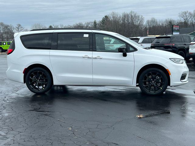 2026 Chrysler Pacifica Limited AWD