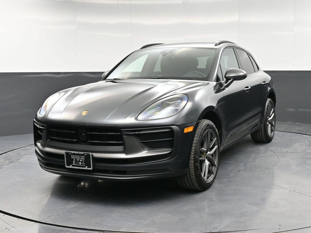/2025 Porsche Macan