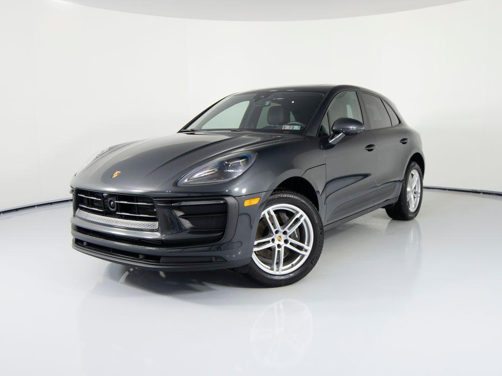 /2025 Porsche Macan
