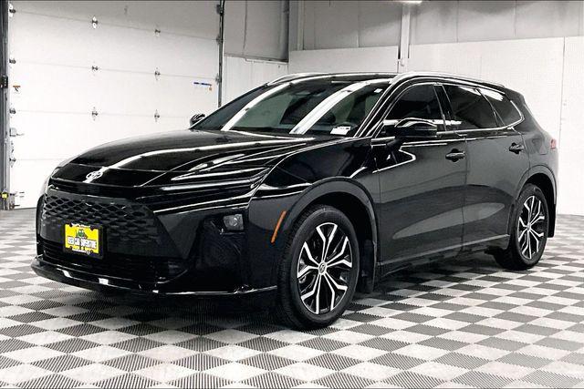 2025 Toyota Crown Signia XLE