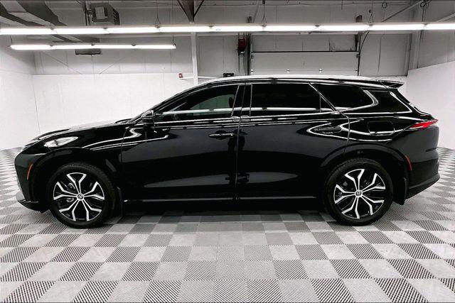 2025 Toyota Crown Signia XLE