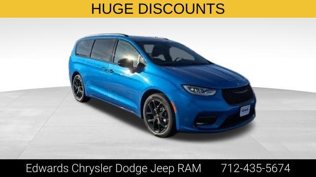 2026 Chrysler Pacifica Select AWD for sale in Council Bluffs, IA