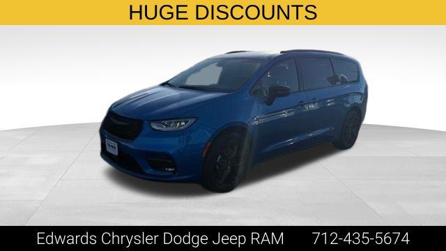 2026 Chrysler Pacifica Select AWD