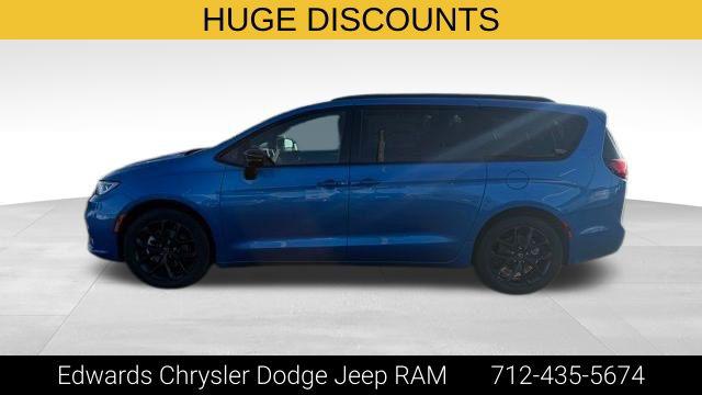 2026 Chrysler Pacifica Select AWD