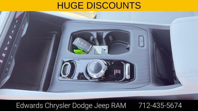 2026 Jeep Cherokee Laredo 4x4