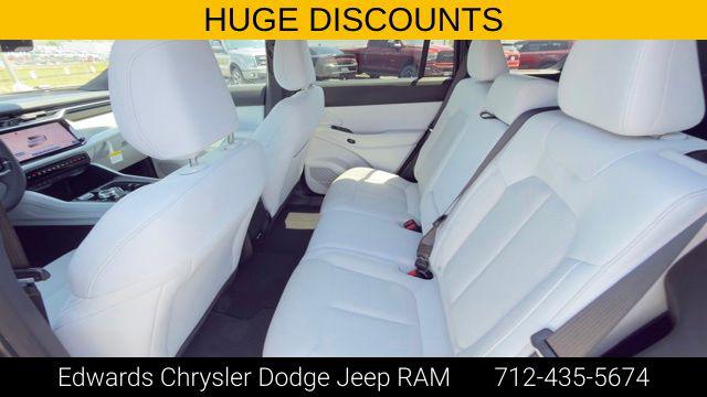 2026 Jeep Cherokee Laredo 4x4