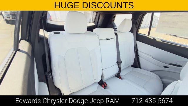2026 Jeep Cherokee Laredo 4x4